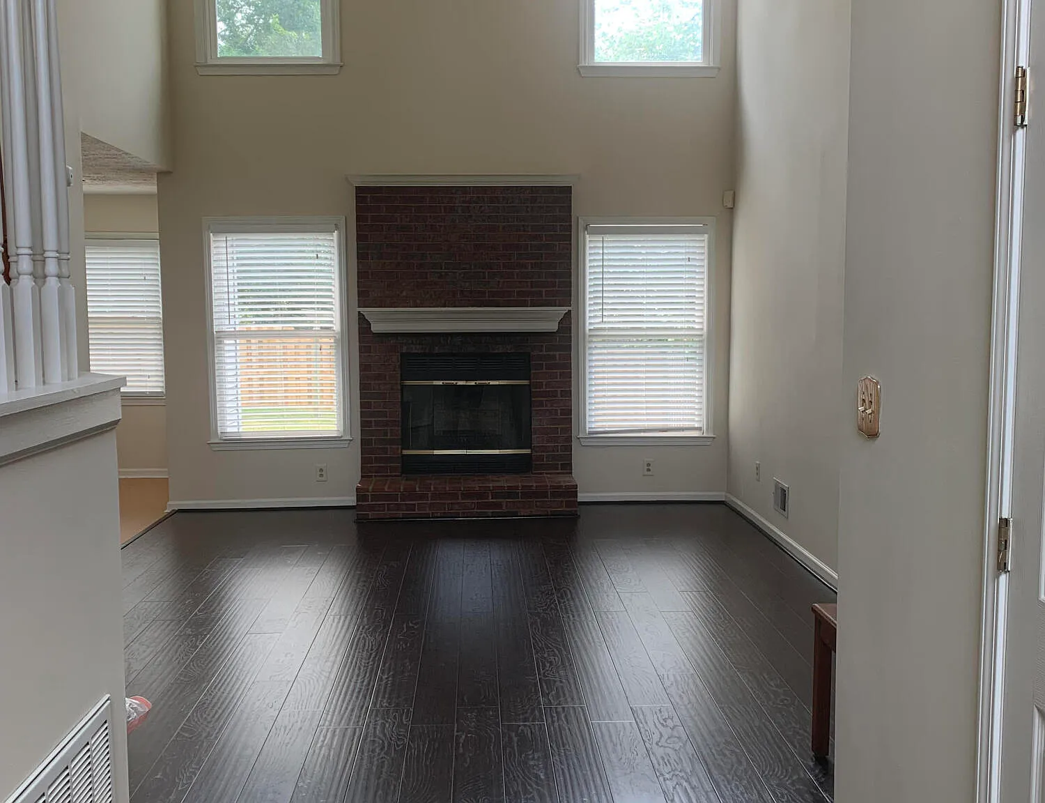 3 bed, 2.5 bath, 1699 sqft, $2,100 — Photo 3