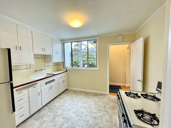 4th image of 565 Chenery St