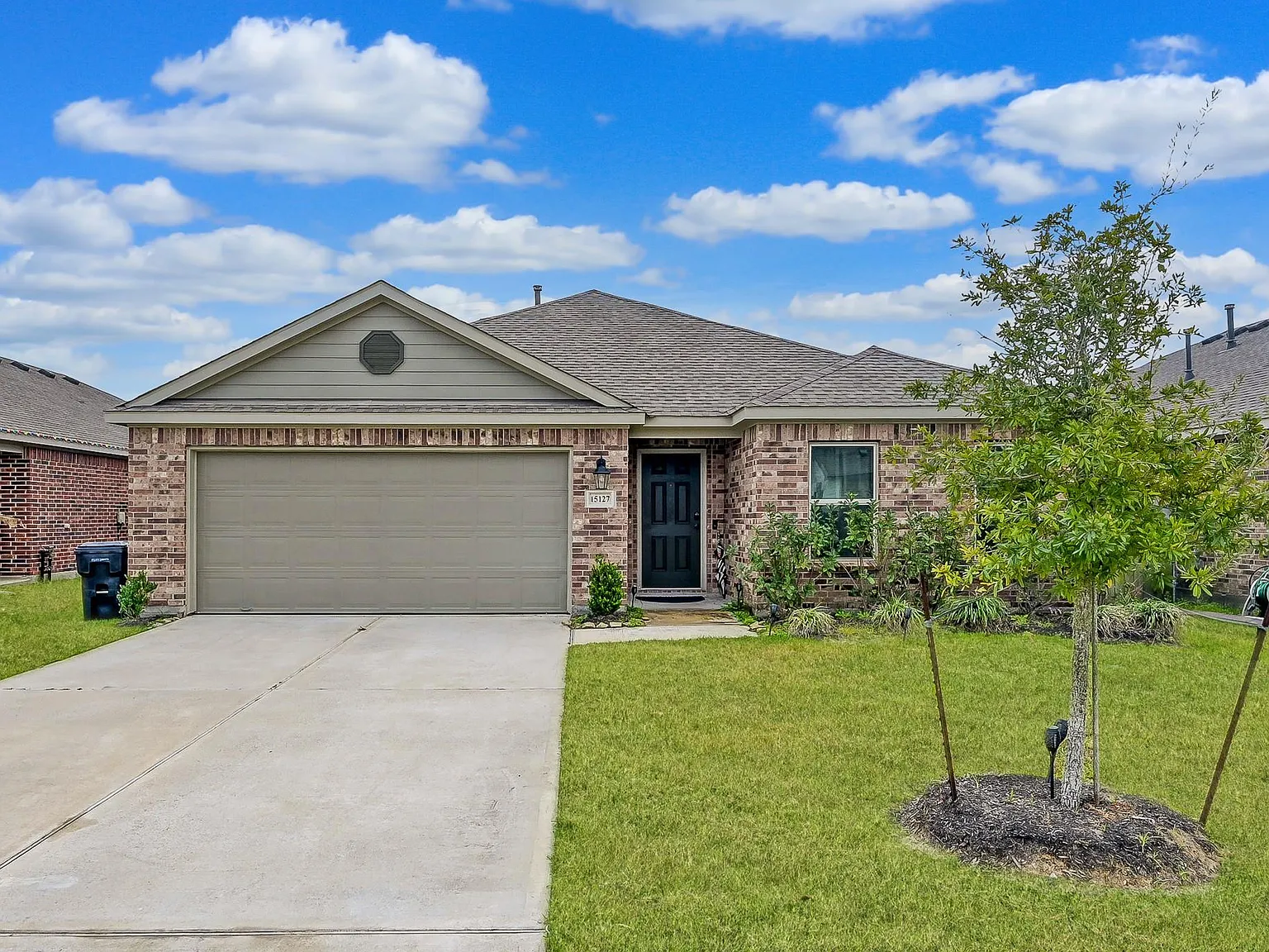 3 bed, 2.0 bath, 1760 sqft, $1,950 — Photo 2
