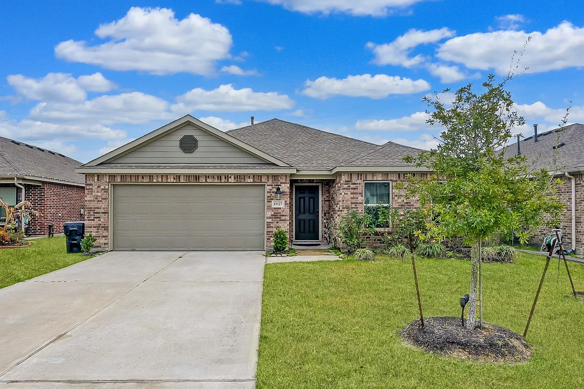 Building Photo - 15127 Willow Tree Ln