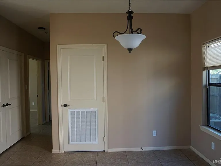 1112 W Eisenhower St #B — Photo 7