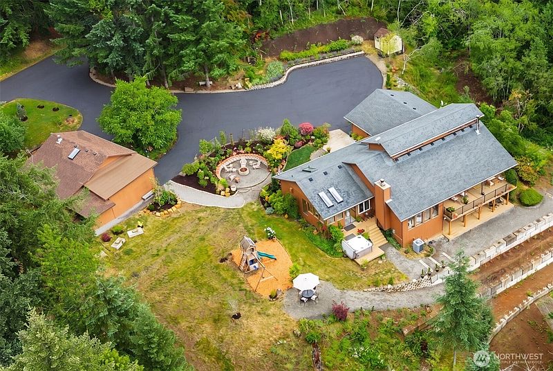 2nd image of 15317 NE Winsor Drive