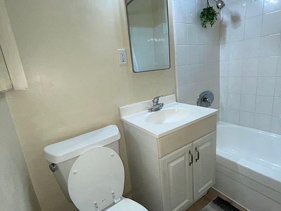 4th image of 10519 Chandler Blvd #A