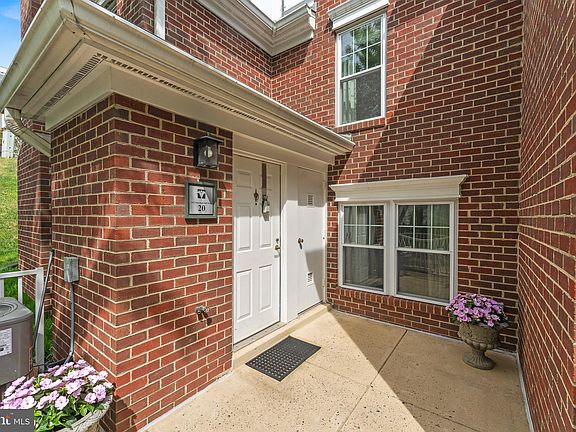 2nd image of 1641 International Dr #Townhouse 20