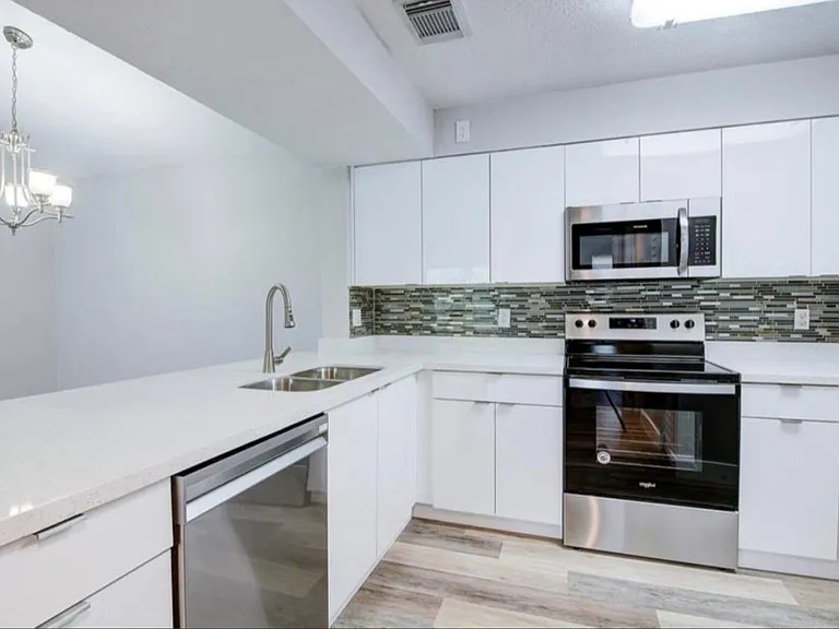 18840 NW 57th Ave #306 — Photo 1