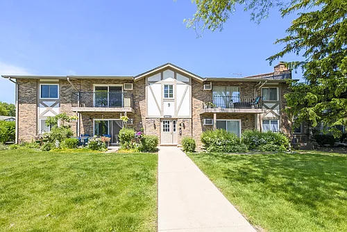 16W540 Lake Dr #9A-201 Photo 1