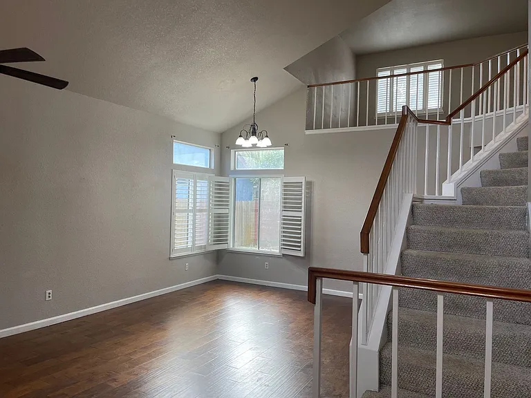 2234 Prestwick St — Photo 4