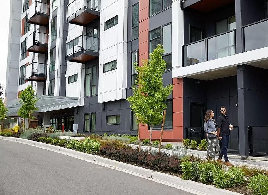 1st image of 1085 103rd Ave NE APT 226