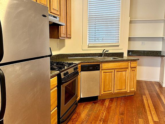 4th image of 2456 Bryant St