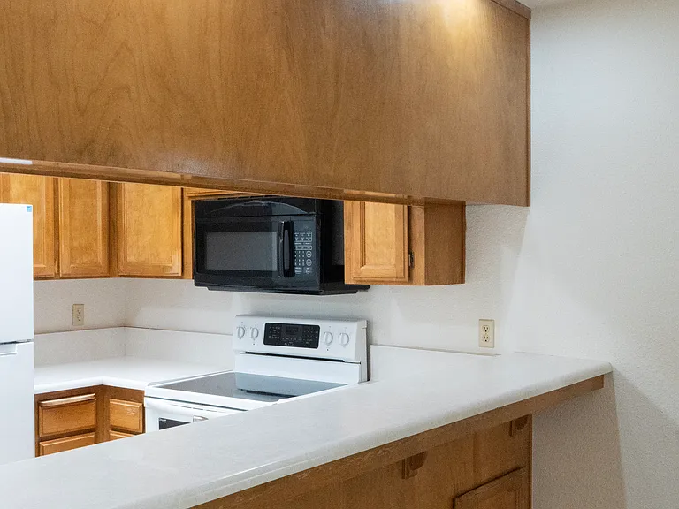 7010 N Thorne Ave #102 — Photo 12