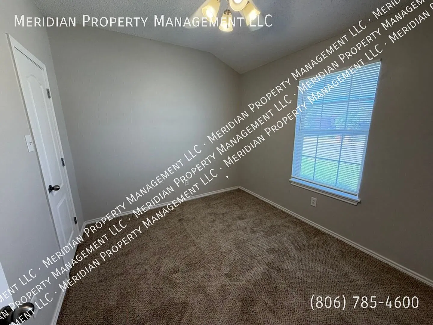 Spacious 3 Bedroom, 2 Bathroom — Photo 4
