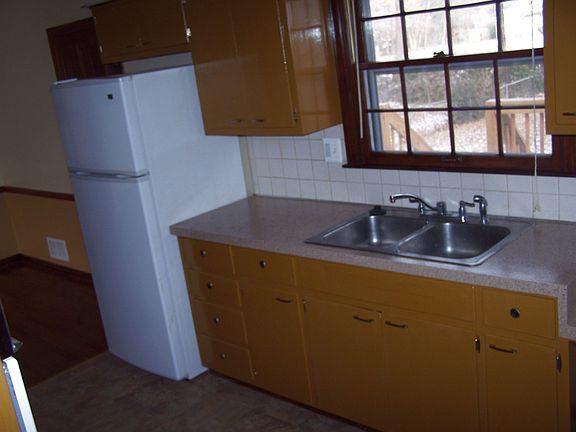 2nd image of 10121 Cambridge Ave