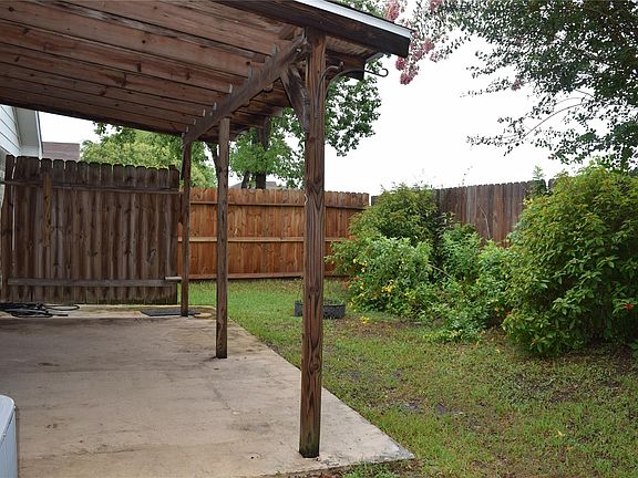 5th image of 18130 Beaverdell Dr