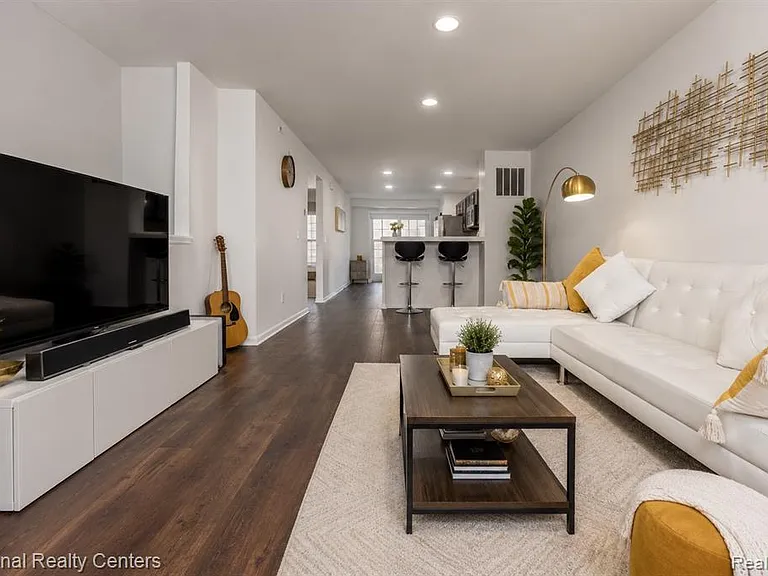 27863 Hopkins Dr — Photo 3