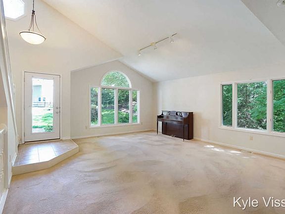 4th image of 2845 Big Timber Dr NE