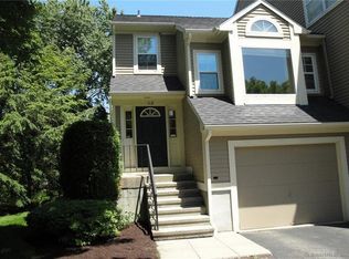 112 Paugusett Cir #112, Trumbull, CT 06611