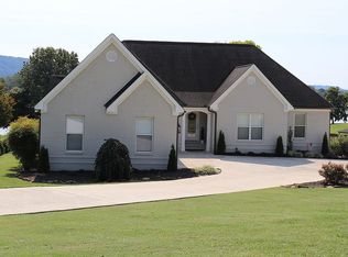 8423 Heron Cir, Ooltewah, TN 37363