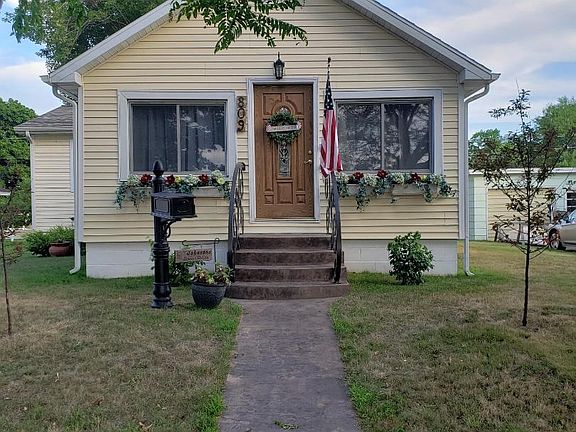 3rd image of 809 Montana Ave