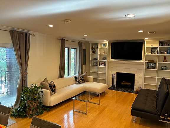 3rd image of 1847 N Uhle St #1