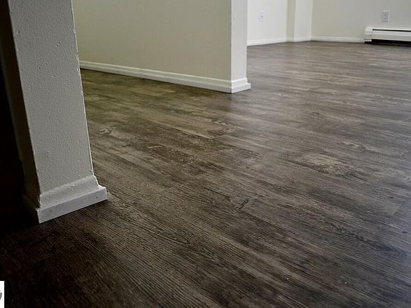 5th image of 1530 Veterans Dr APT 9