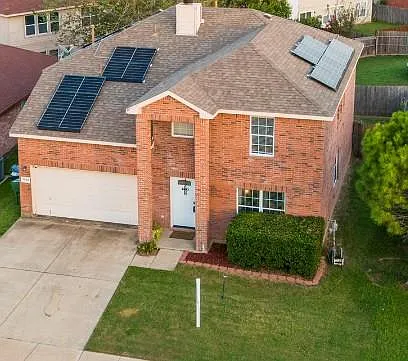 4 bed, 2.5 bath, 2545 sqft, $3,300 — Photo 2