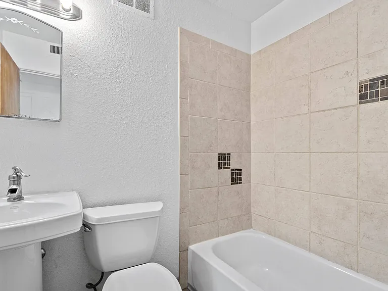 Cascade Apartments — Photo 18