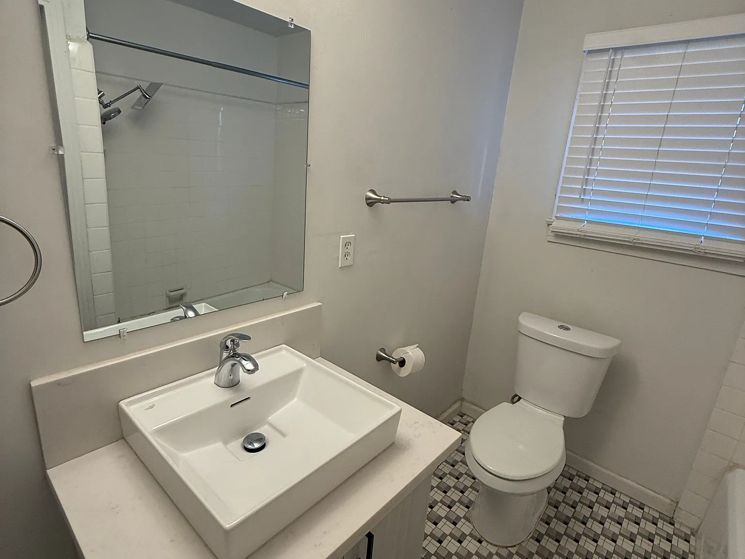 2 bed, 1100 sqft, $2,400 — Photo 4