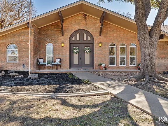 2nd image of 2713 Briargrove Ln