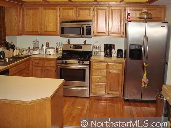 3rd image of 10660 Lincoln St NE