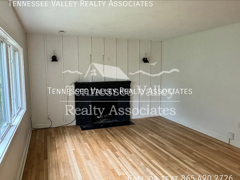 3919 Beverly Pl — Photo 3