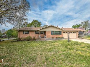 1212 S 11th St, Rogers, AR 72756
