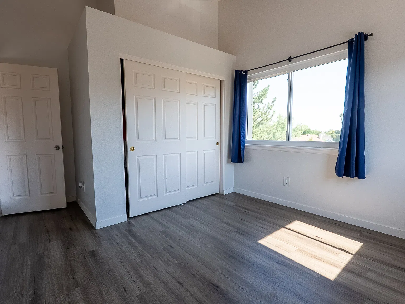 3 bed, 2.5 bath, 1352 sqft, $2,300 — Photo 3