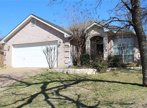 2nd image of 602 Everglade Dr