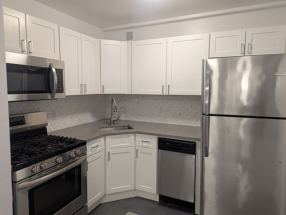 3rd image of 5611 94th St #Ld