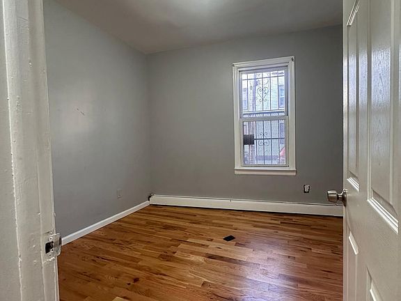 5th image of 544 Grove St Unit 5