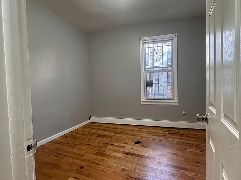 544 Grove St #5 — Photo 5