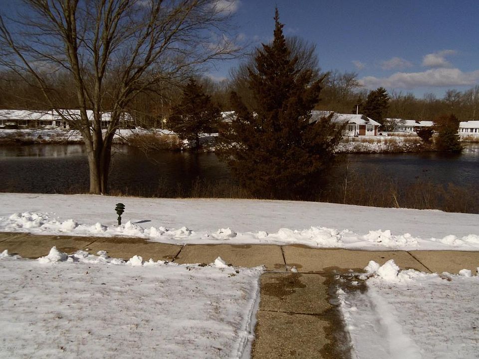 1st image of 239C Huntington Dr