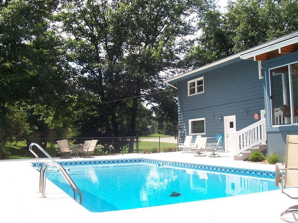 1st image of 3560 Ponderosa Dr