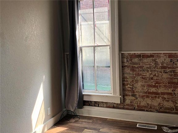 3rd image of 1301 Penn St