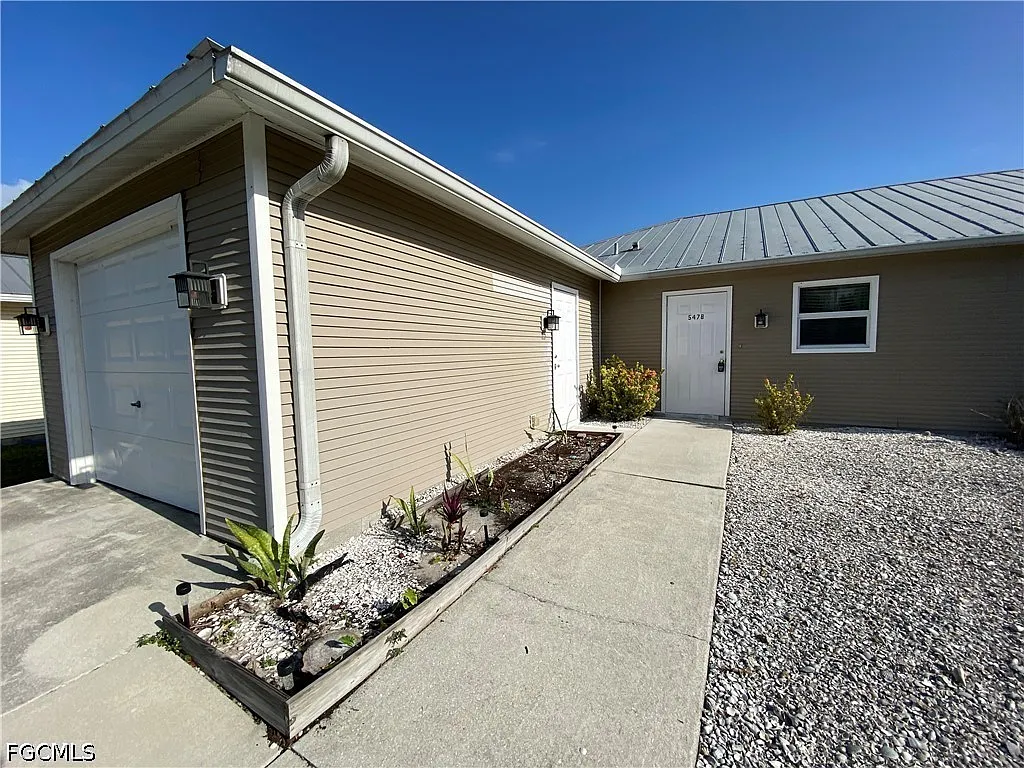 2 bed, 2.0 bath, 960 sqft, $1,400 — Photo 2