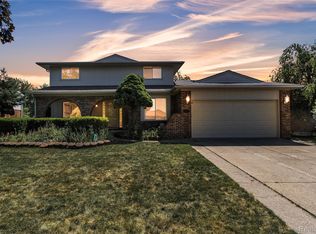 7000 Woonsocket St, Canton, MI 48187
