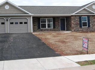 115 Woodmeadow Dr, Denver, PA 17517