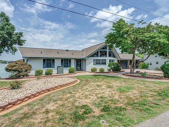 2nd image of 484 Lake Point Dr