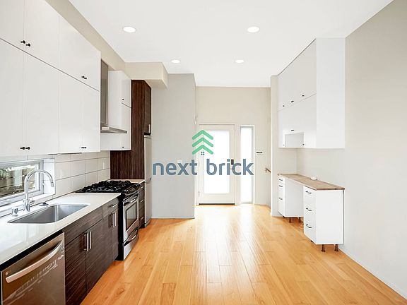 2nd image of 122 22nd Ave #B