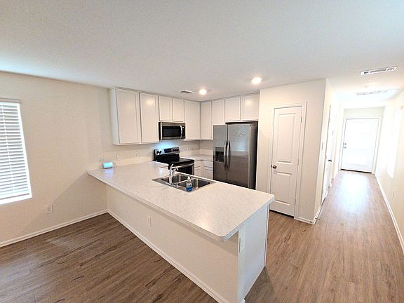 3rd image of 1134 Road 5203