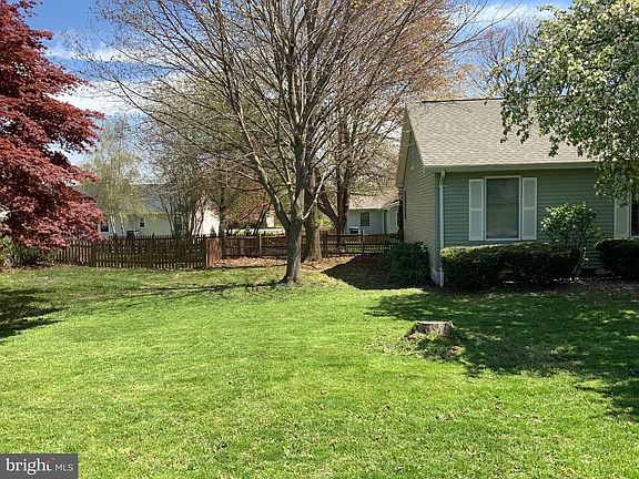 4th image of 215 Dartmouth Ln