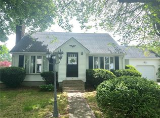 14 Chester Ave, Warwick, RI 02889