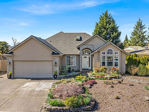 4th image of 921 Hermanson St