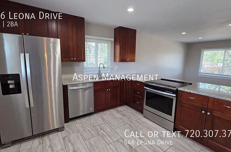 546 Leona Dr — Photo 7