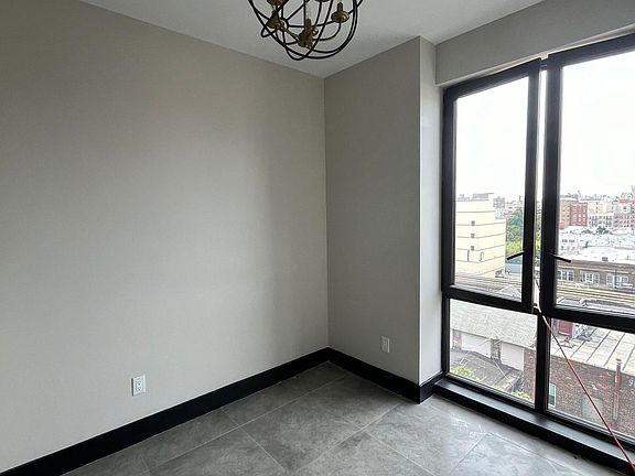 2nd image of 1169 Hoe Ave APT 4F